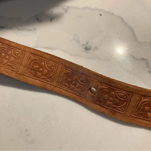 TOOLED Leather Shoulder Bag With Unique Clasp and Inside Pocket Compartments - Picture 6 of 16